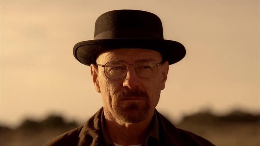 fotograma de walter white con su pork pie hat en la serie breaking bad