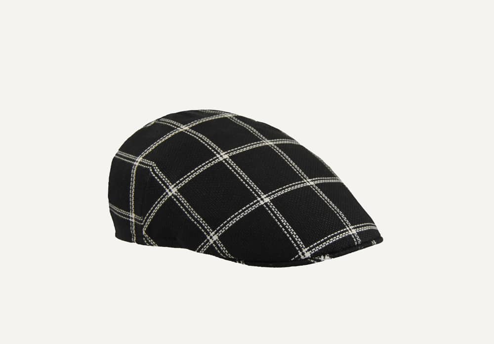 DSC_2335 Gorra moderna en color negro a rayas