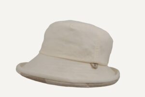 sombrero de tela blanca