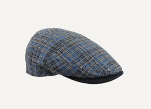 gorra estilo clásico en tonos azules y marrones