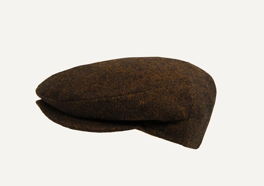 orejeras-marron-espiga gorra marrón de espiga fina con orejeras